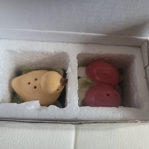 Mary Engelbreit at Home Bird, Flower in Checked Basket Salt and Pepper Shakers - Picture 8 of 8
